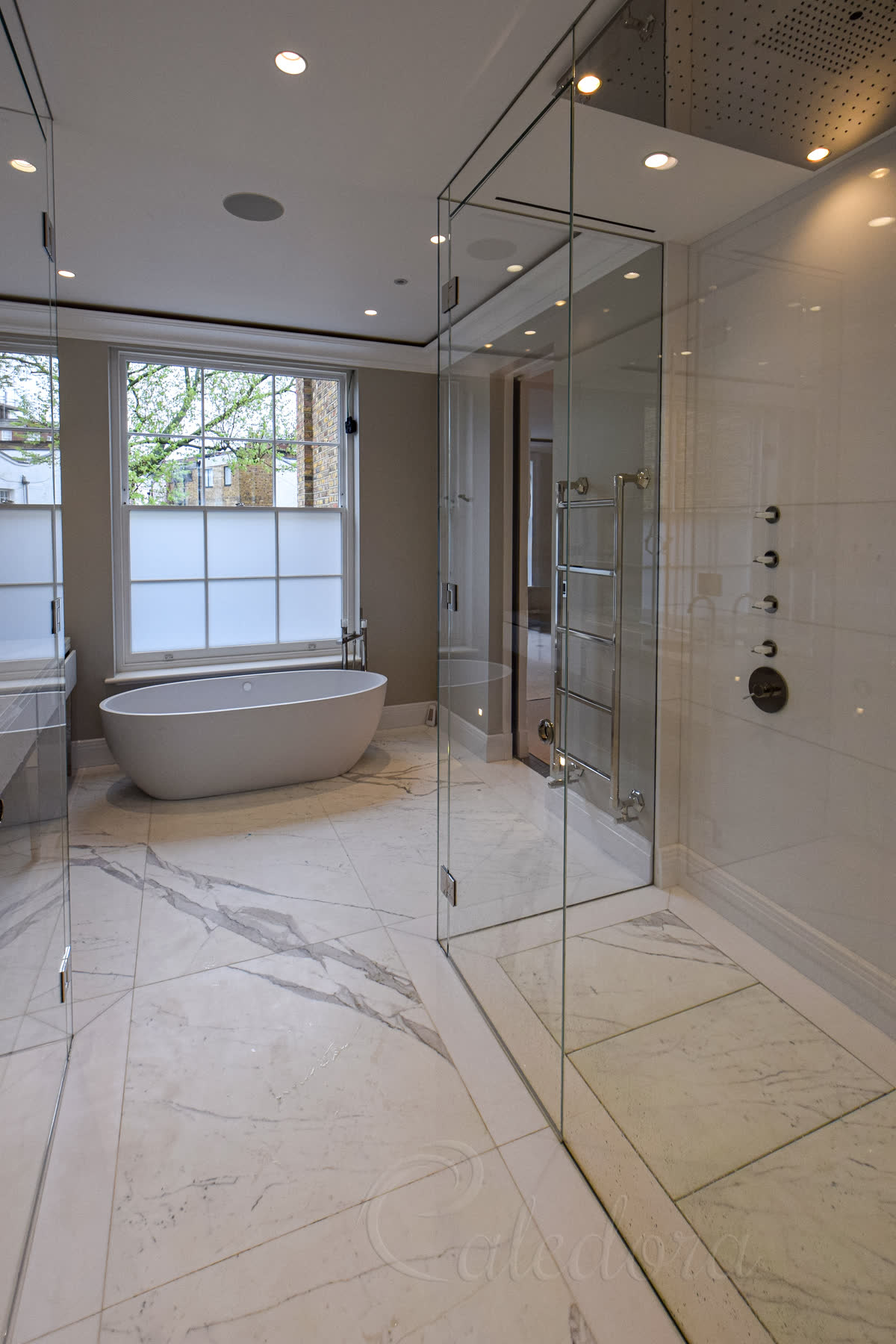 Floor profile integration with U-channels flush with marble surface for frameless shower installation in London