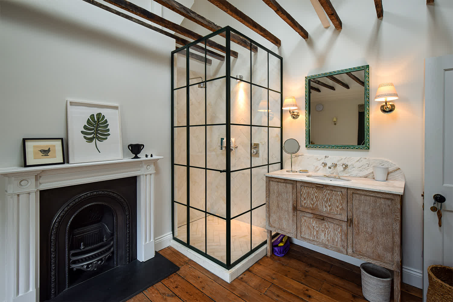 Shower enclosure with metal bars