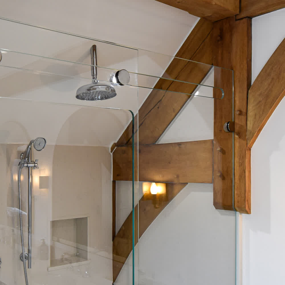 Sliding shower fixed with wall brackets